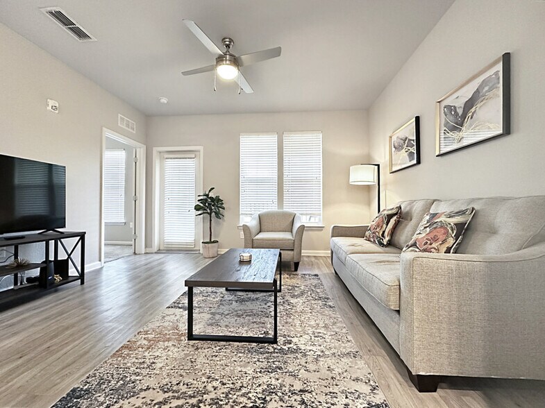 Primary Photo - 1323 Sands Ter E