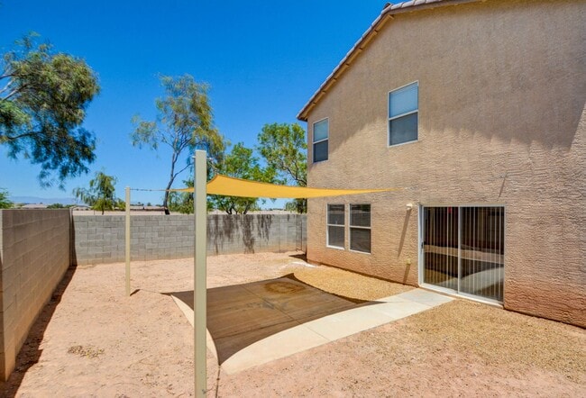 Building Photo - Fabulous 3 bed/2.5 bath two-story home in ...