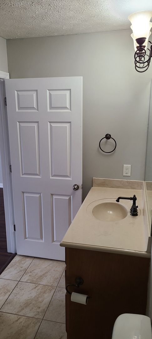 Building Photo - 810 E 24th St