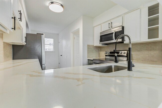 Building Photo - 2135 Casa Rio Cir