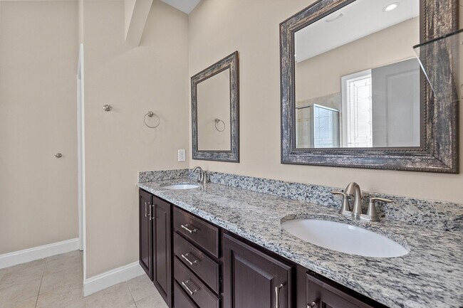 Building Photo - 4 Bedroom Home with Finished Flex Space Ab...