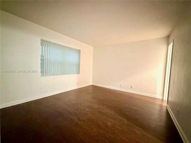 Building Photo - 3048 Sunrise Lakes Dr E