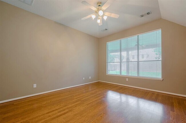 Building Photo - 9502 Willow Crossing Dr