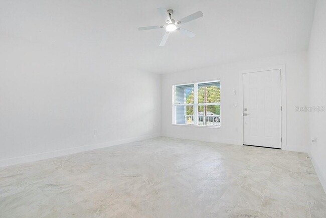 Building Photo - 865 Dunbar St