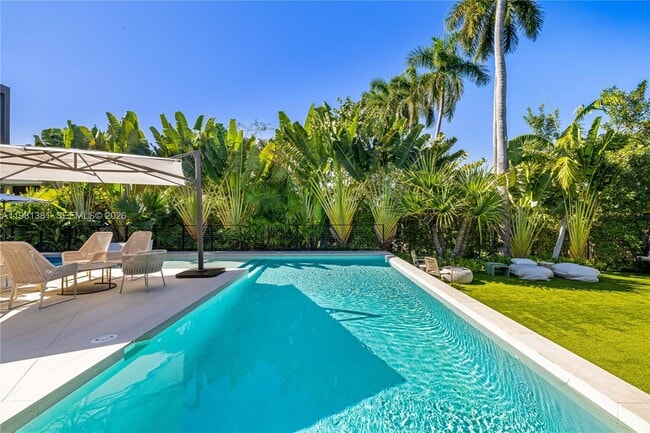 Building Photo - 707 NE 77th St