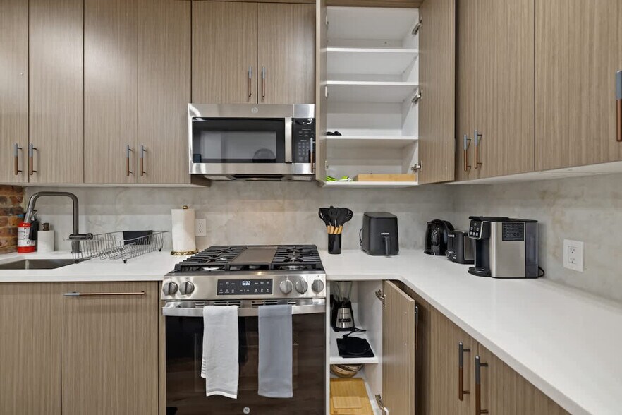 Building Photo - 115 Franklin St