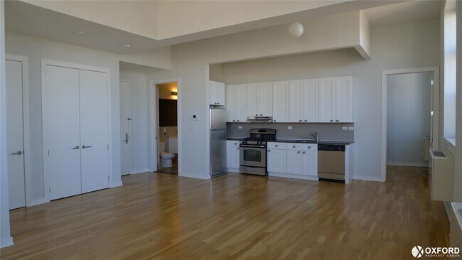 Building Photo - 71-13 60th Lane