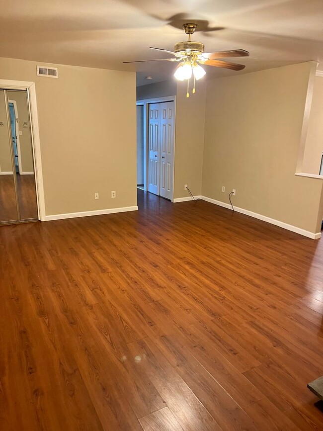 Building Photo - Recently updated Berkshire Estates Condo