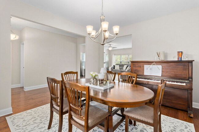 Building Photo - 6508 Satjanon Dr