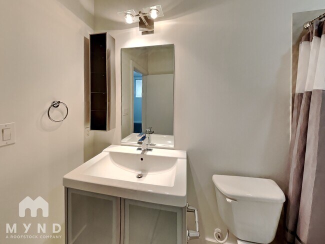 Building Photo - 4040 N Hall St