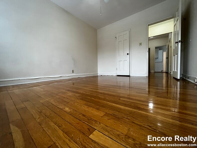 Building Photo - 105 Longwood Ave