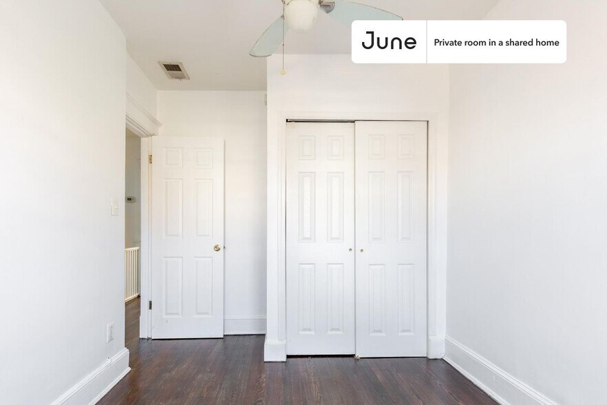 Building Photo - Room in Shared 3 bed/2 bath home