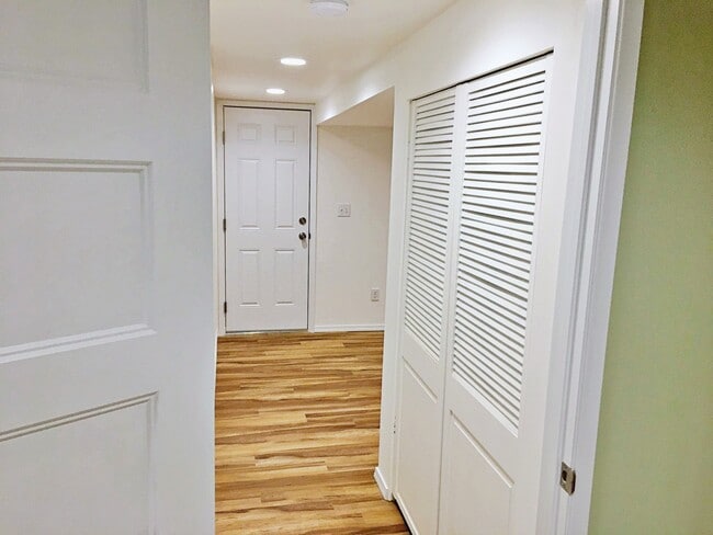 Building Photo - 5404 NE 54th Ave