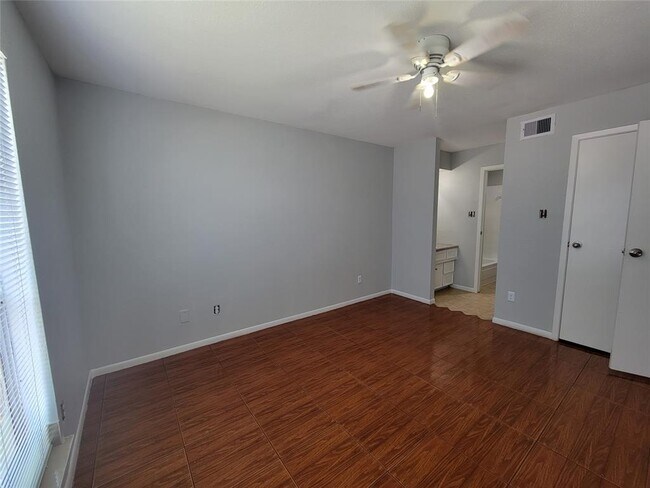 Building Photo - 4029 Briar Hollow Dr