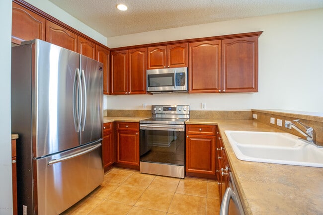 Building Photo - 6201 Pendragon Pl