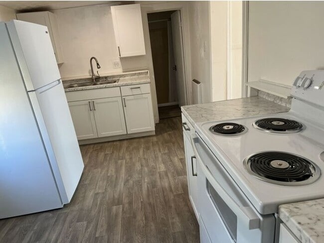Building Photo - Charming 1-Bedroom Home in a Convenient Lo...