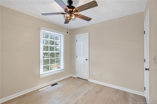 Building Photo - 1931 Daphne Cir