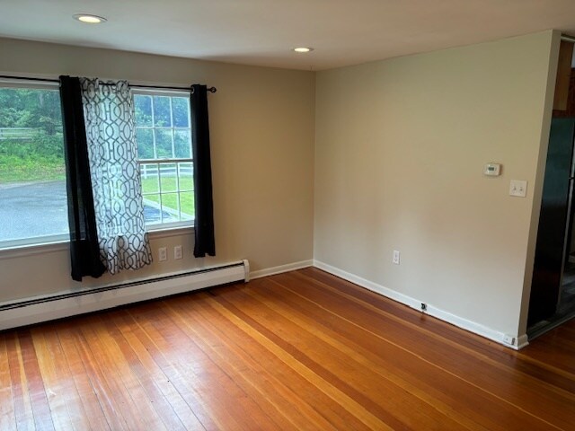 Building Photo - 226 Quassuk Rd