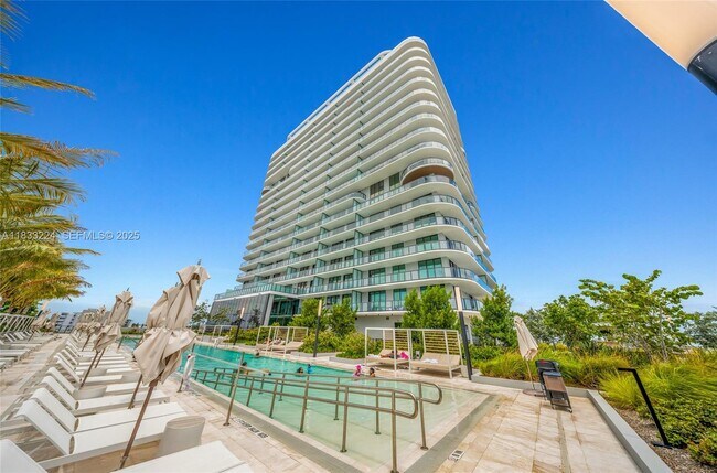 Building Photo - 580 72nd St