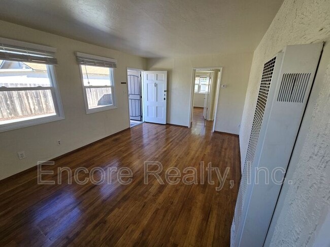 Building Photo - 588 1/2 McIntosh St