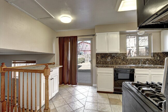 Building Photo - Charming Cul-De-Sac Home Near Downtown Castle Rock. Fantastic Fenced Backyard!