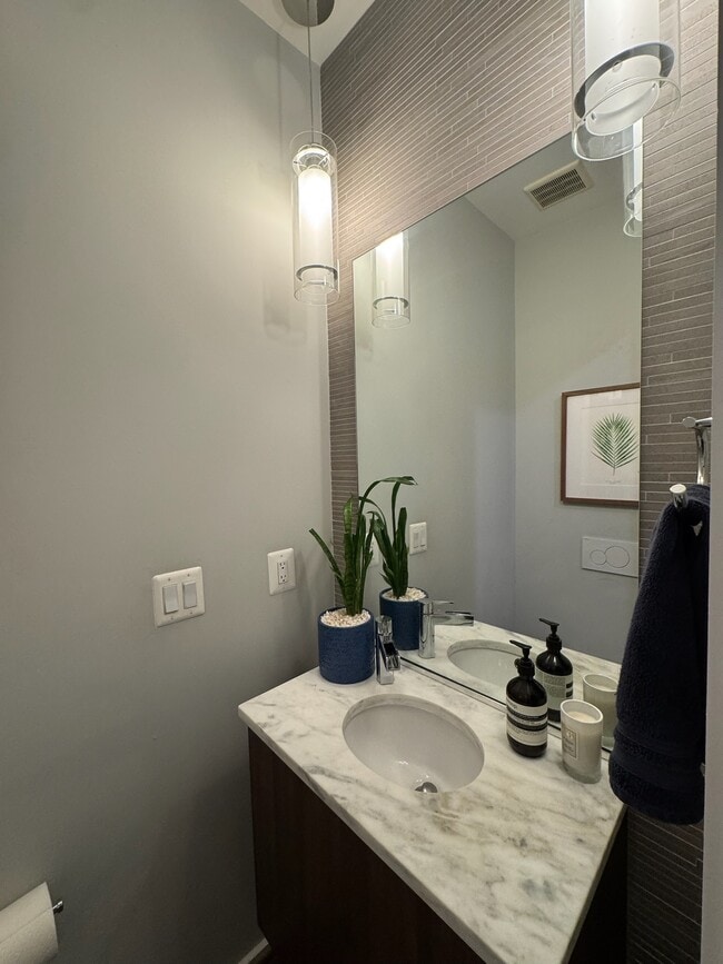 Building Photo - 1100 W St NW