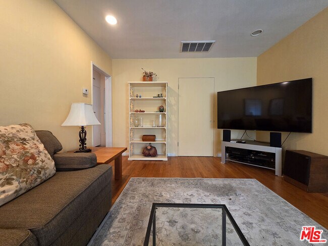 Building Photo - 14135 Hatteras St