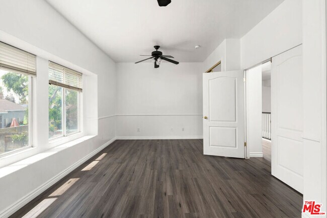 Building Photo - 10711 4 Bears Dr