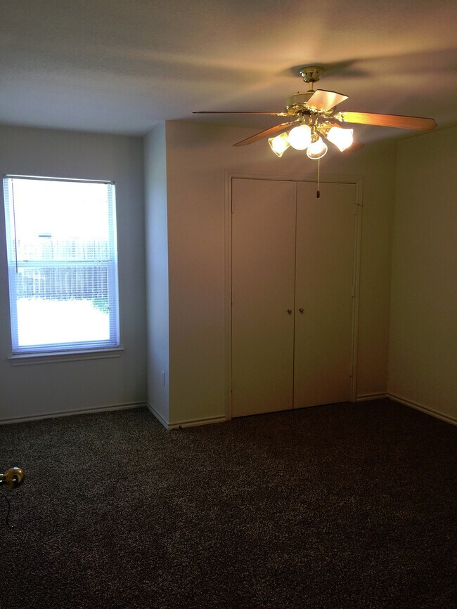 Building Photo - Duplex