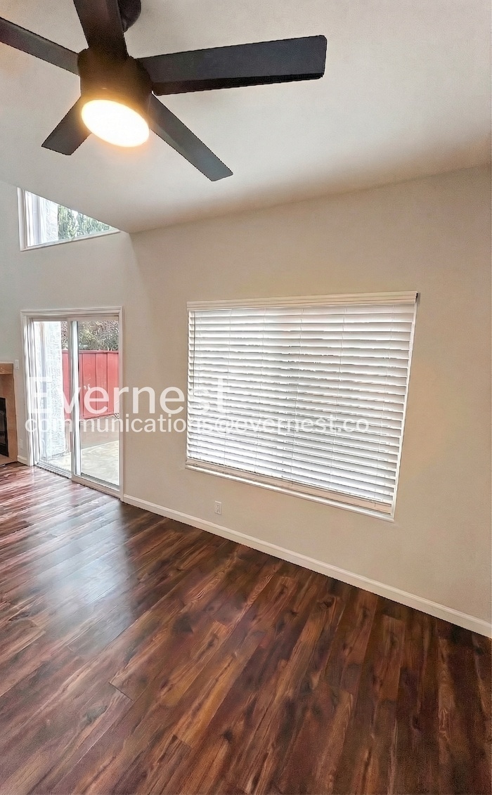 Building Photo - 4936 Creekwood Dr