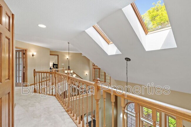 Building Photo - 6210 Deerwood Cir N