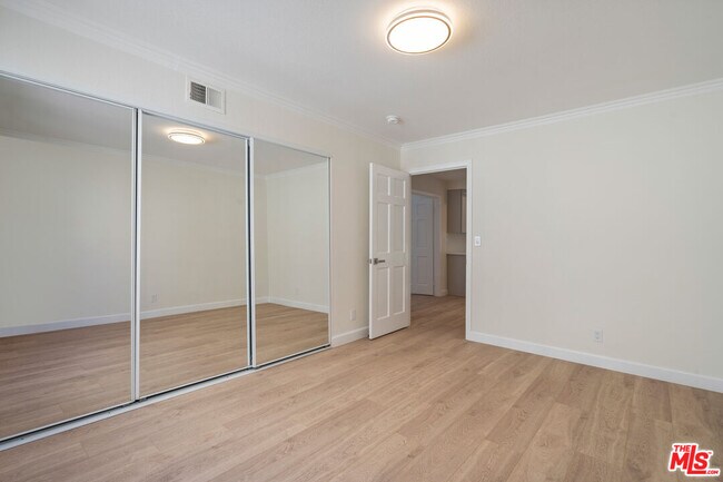 Building Photo - 6143 Lake Lindero Dr