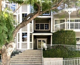 Building Photo - Charming Unit Available For Lease!!