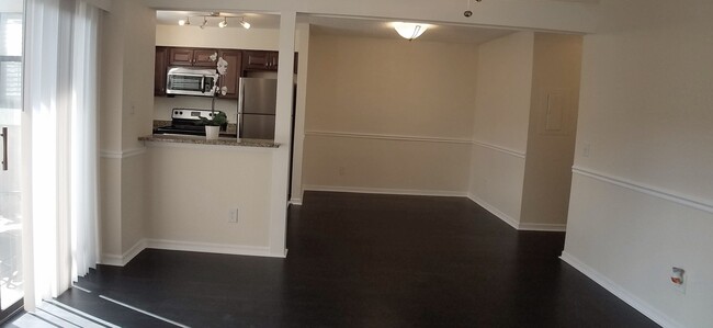 Building Photo - Beautiful second floor 1/1 Condo x Rent @ ...