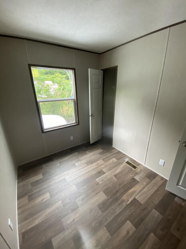 Building Photo - Beautiful 3 Bed / 2 Bath Home – Move-In Ready – Affordable & Modern Living