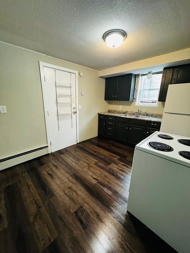 Building Photo - 620 N Main St