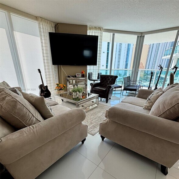 Building Photo - 150 Sunny Isles Blvd