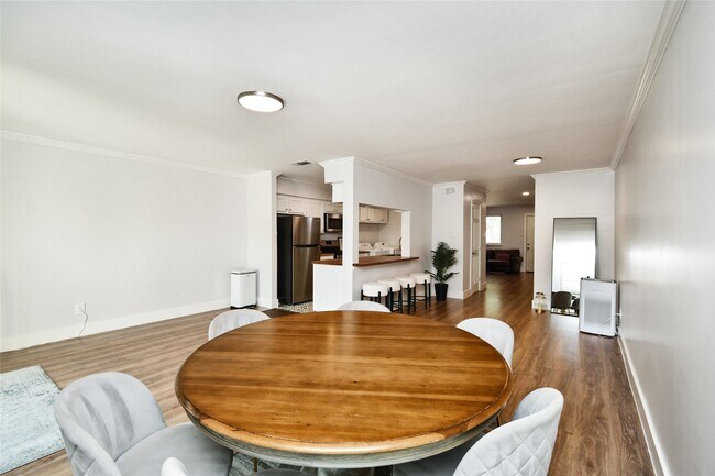 Building Photo - 6426 Kentwick Dr