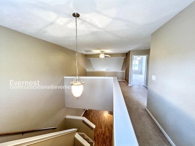Building Photo - 102 Antler Ridge Cir