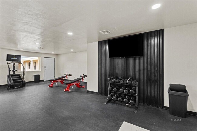 Building Photo - 1879 W Peppertree Dr