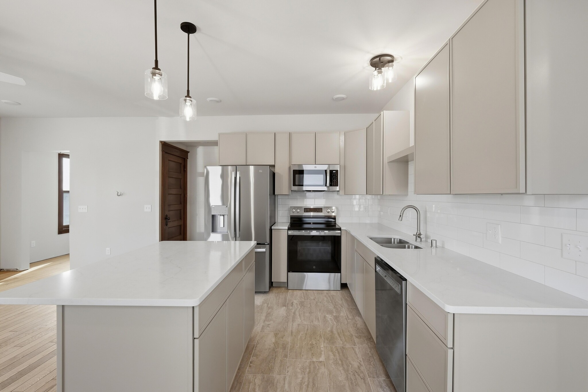 Building Photo - 808 W Main St