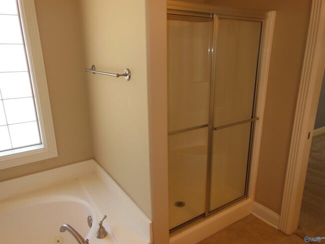 Building Photo - 2604 Little Cove Rd