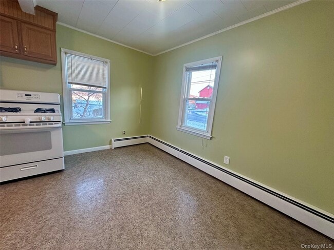 Building Photo - 111 Round Hill Rd