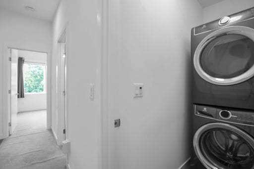 Building Photo - Modern Beacon Hill Townhouse Available for Rent!