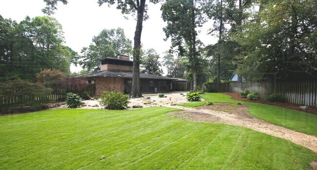 Building Photo - 3-Bedroom 3-Bath Executive Home in Mountain Brook