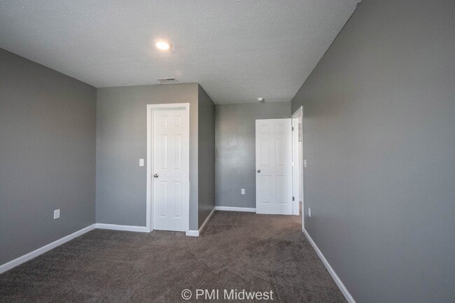 Building Photo - 3975 Fenwick Ln