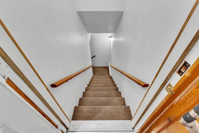Building Photo - Mountain Lodge Home 1 Mile Away from the C...