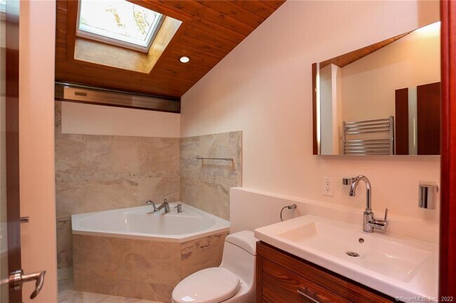 Building Photo - 361 Mill Rd