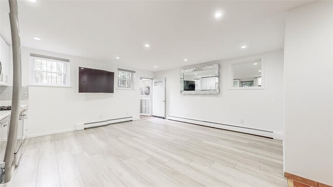 Building Photo - 56-25 Remsen Pl