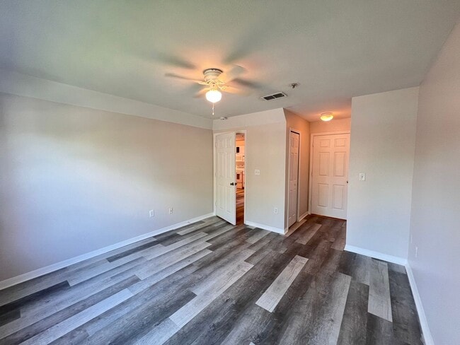 Building Photo - Awesome apartment at Cypress fairway!